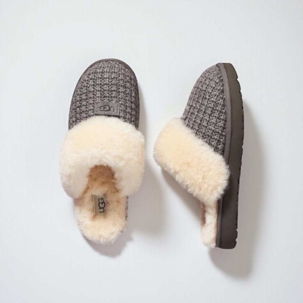 UGG® Women’s Cozy Knit Slipper in Charcoal Like New - Picture 6 of 15